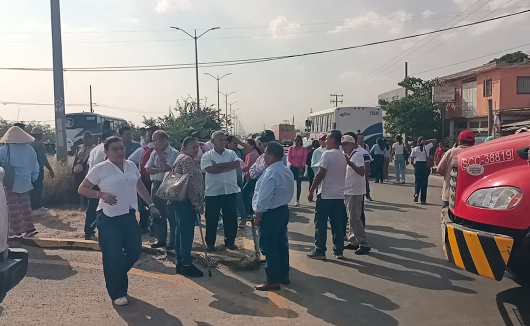 Los docentes de la sección 22 del SNTE, pidieron que ya no haya retrasos en las citas médicas con especialistas. Foto: Especial