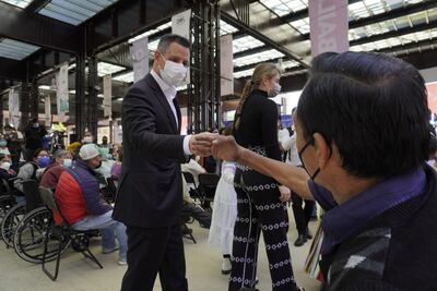 Llama Murat a oaxaqueños a vacunarse contra Covid, tras primer caso de cepa ómicron en México