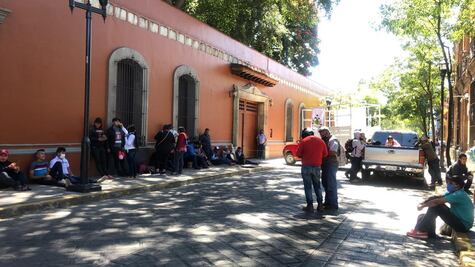 Con bloqueo en Casa de Gobierno, demanda Asamblea de Pueblos justicia por asesinato de líder social