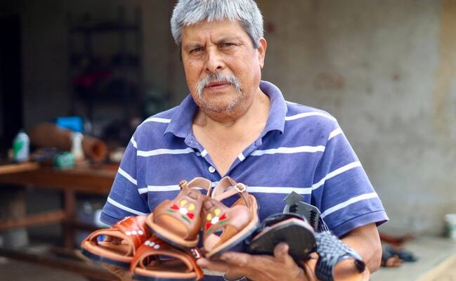 A un año de la disculpa de Adidas, Yalálag sigue sin conocer avances para reparar el daño por plagio de sus huaraches