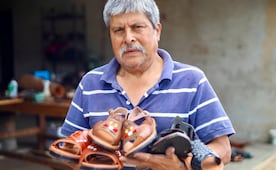 A un año de la disculpa de Adidas, Yalálag sigue sin conocer avances para reparar el daño por plagio de sus huaraches