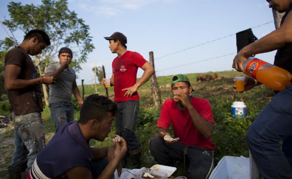 SRE firma convenio para apoyar a migrantes en EU
