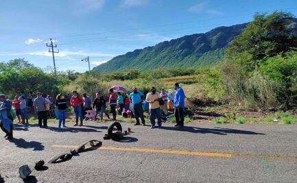 Damnificados del 7-S bloquean paso a la ciudad de Oaxaca; urgen entrega de apoyos ante fin de sexenio