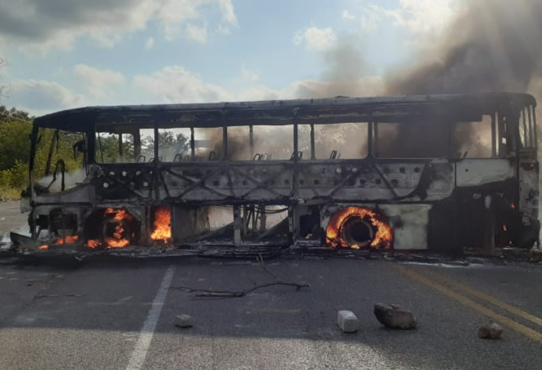 Cumple cinco días bloqueo en la Carretera Panamericana; gobierno de Juchitán llama a inconformes al diálogo