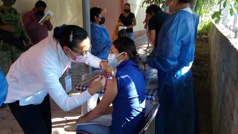 Se han aplicado 873 mil 401 vacunas en Oaxaca, reporta SSO; hubo 43 muertos esta semana