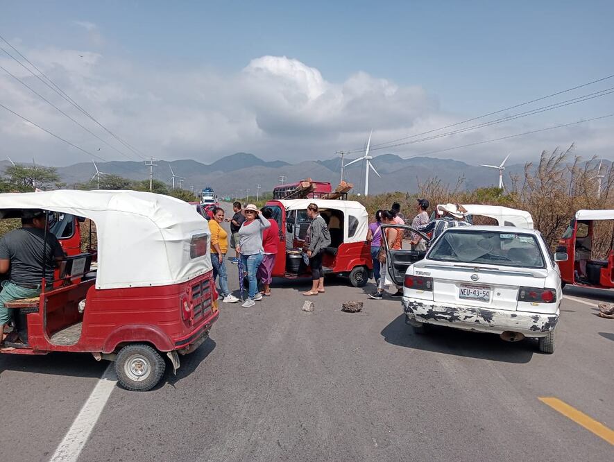 Exigen destitución de profesores de secundaria del Istmo de Oaxaca; acusan amenazas de muerte. Foto: Especial