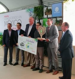 Iniciativa oaxaqueña recibe premio Toyota