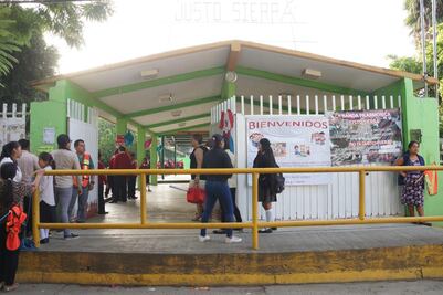 Inician 900 mil alumnos ciclo escolar en Oaxaca