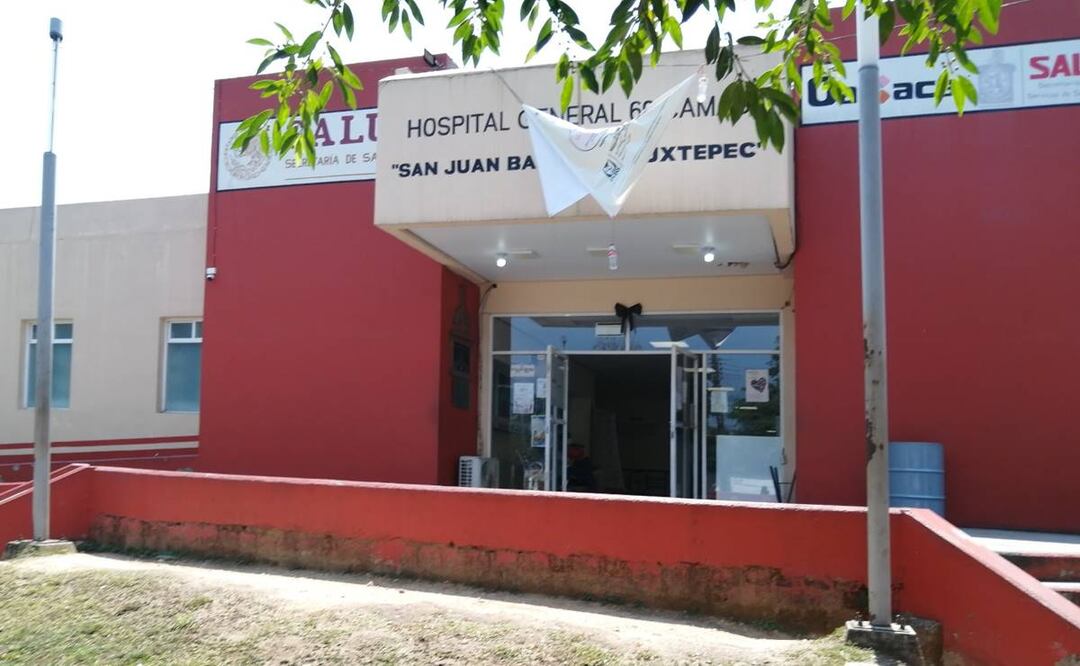 Por retraso en pagos, se van a paro 130 trabajadores del Hospital de Tuxtepec, en la Cuenca de Oaxaca. Foto: Antonio Mundaca