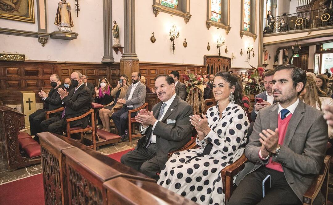 Los asistentes brindaron un aplauso al Licenciado Ealy Ortiz y a Juan Francisco Ealy Lanz Duret, Vicepresidente Ejecutivo y Director General de EL UNIVERSAL. Foto: Germán Espinosa EL UNIVERSAL