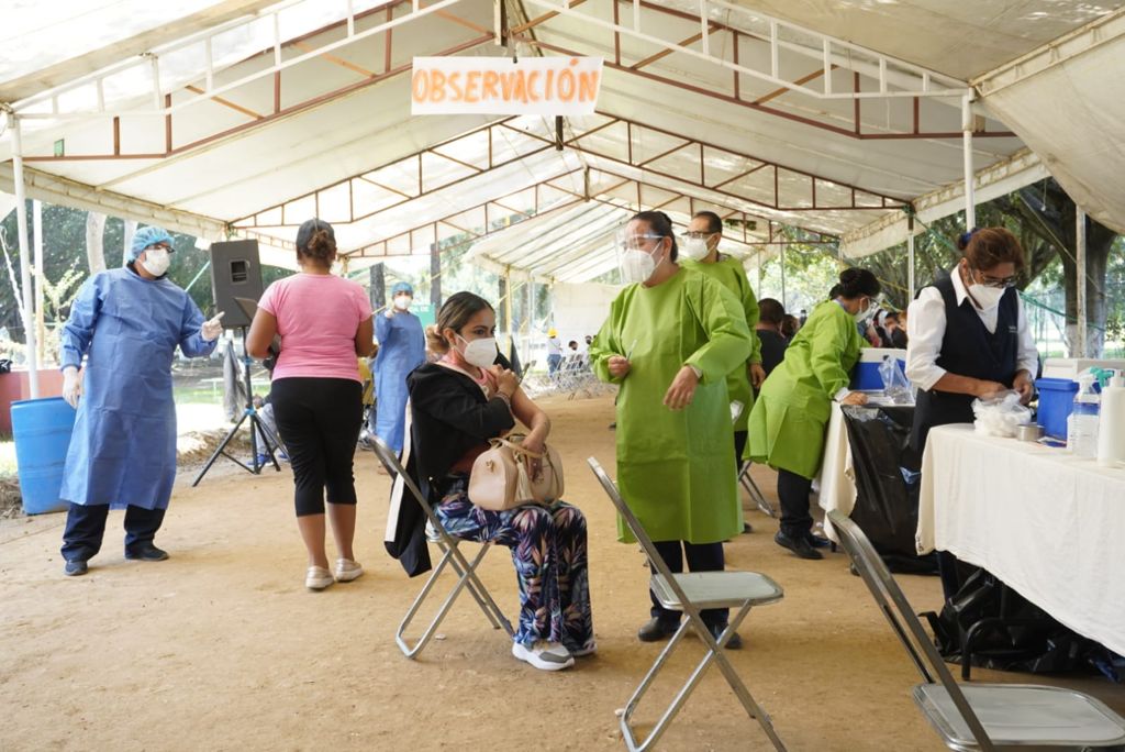 “Es un derecho y una obligación”: En Oaxaca, jóvenes de 30 llaman a todos a vacunarse contra Covid-19