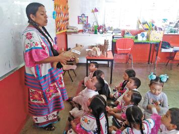 En esta escuela  no dejan morir la cultura mazateca