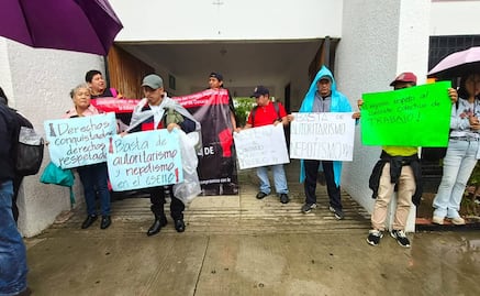 Profesores del Colegio Superior Intercultural de Oaxaca marchan para exigir respeto a su contrato colectivo de trabajo