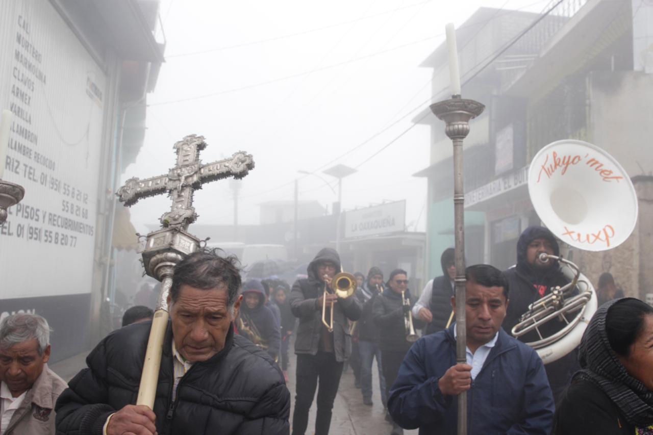 Entre montañas, los mixes llaman a sus muertos y honran al dios Konk änää