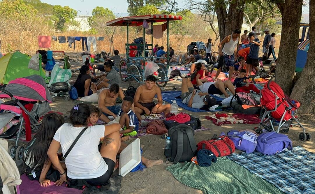 Arriba a Oaxaca caravana con unos 400 migrantes; Niltepec los recibe con ayuda humanitaria. Fotos: Rusvel Rasgado