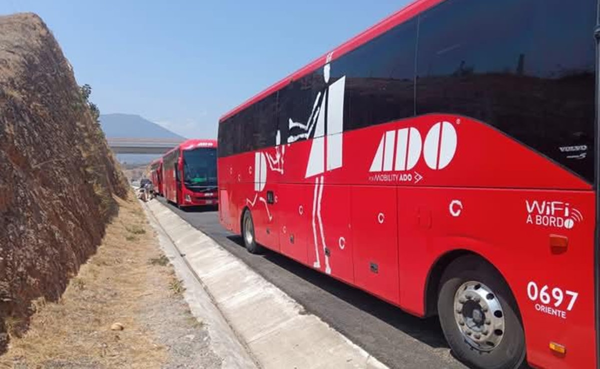 Reportan retención de autobuses en la autopista Oaxaca-Puerto Escondido; Gobierno de Oaxaca asegura que es falsa