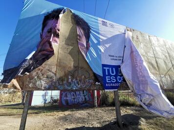 Destruyen espectacular que ofrece recompensa por exdiputado agresor de saxofonista