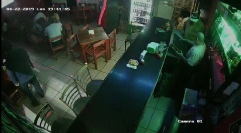 Captan en video asalto armando en bar de ciudad de Oaxaca