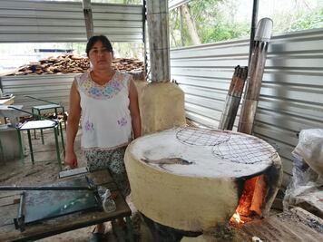 Edil de San Antonio de la Cal clausura venta de tlayudas que da sustento a 10 familias oaxaqueñas
