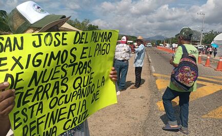 Bloquean carretera costera de Oaxaca por adeudo del pago de derecho de vía desde hace 40 años