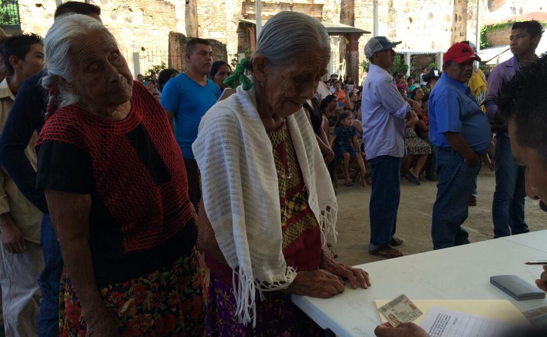 Gobierno de Oaxaca publica reforma que aplaza paridad obligatoria en municipios indígenas. Foto: Roselia Chaca