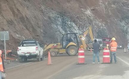Carretera Oaxaca-Puerto Escondido sigue funcionando con un sólo carril tras daños por lluvias