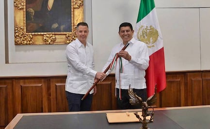 Firman Alejandro Murat y Salomón Jara Acta de Entrega-Recepción del Gobierno de Oaxaca