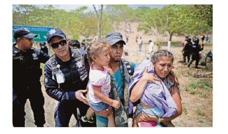 Frena operativo sorpresa a caravana de migrantes