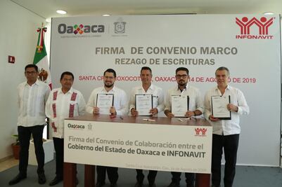 Infonavit firma acuerdo de apoyo para Oaxaca