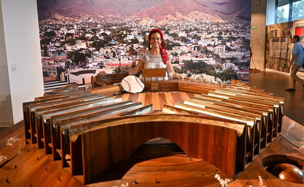 María Isabel Grañén Porrúa, presidenta de la fundación Alfredo Harp Helú presentó los avances del nuevo estadio YuVa durante una conferencia de prensa en el Museo Diablos. Foto: FB@Estadio YUVA - Casa de los Guerreros