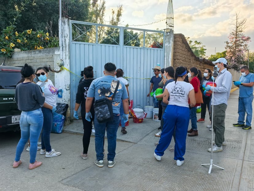 El domicilio se encuentra en la esquina del callejón de Donají con la calle de Zamora, de Lachigoló