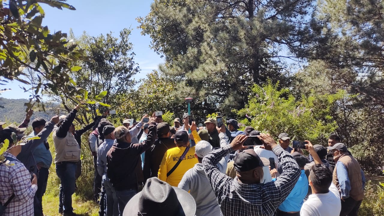 A 15 años de conflicto entre Yosoñama y Mixtepec, autoridades recorren la zona para el levantamiento topográfico 