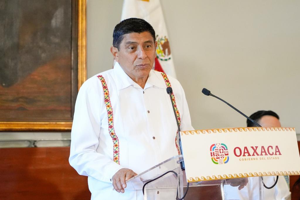 Reconoce Jara violaciones a derechos humanos de Paola, niña de Oaxaca que pide ir a la escuela en pantalón