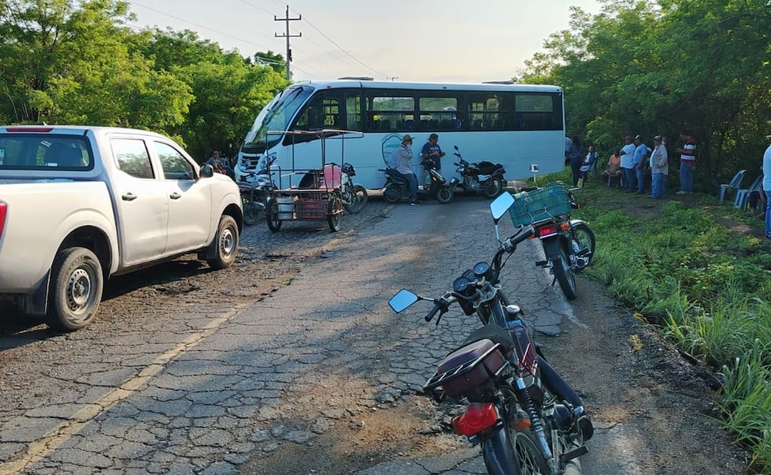 Por segundo día, pobladores bloquean acceso a la comunidad de Reforma de Pineda en el Istmo de Oaxaca