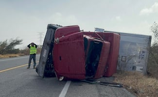 Frente frío 32 vuelca otro tráiler en La Ventosa; suman 9 en el Istmo de Oaxaca en lo que va del año