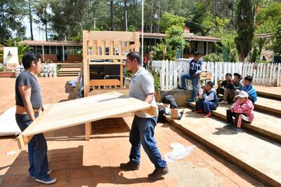 Entregan apoyos al albergue de  Yosondúa afectado por incendio