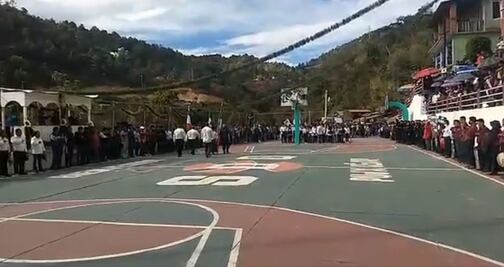 Entregan bastones de mando y renuevan autoridades 55 municipios indígenas de Oaxaca