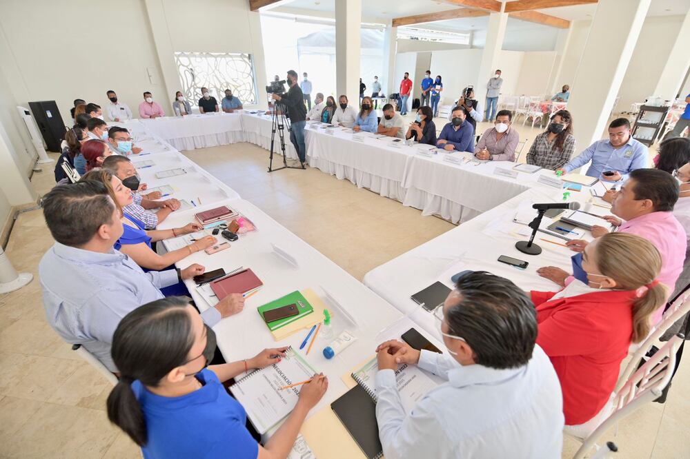Instalan mesa de negociación entre Gobierno de Oaxaca y sindicato de trabajadores de poderes del Estado. Fotos: Gobierno de Oaxaca