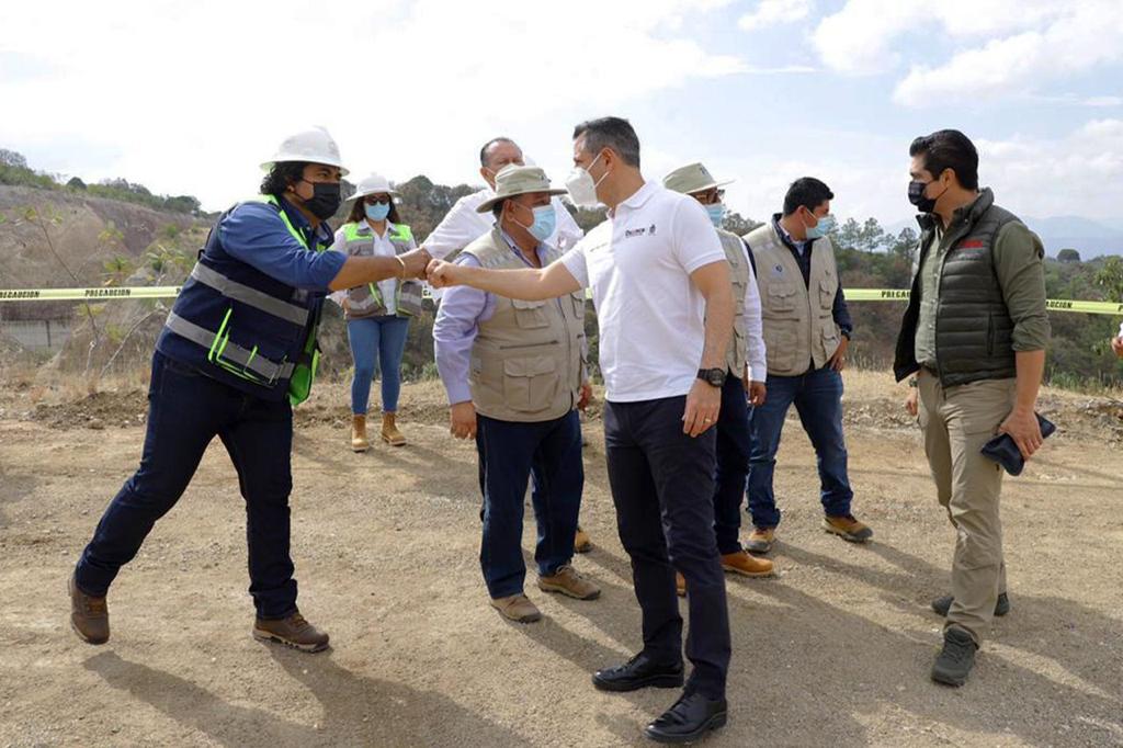 Supervisa Murat avance de trabajos en la autopista a la Costa de Oaxaca; reporta avance del 74.6%