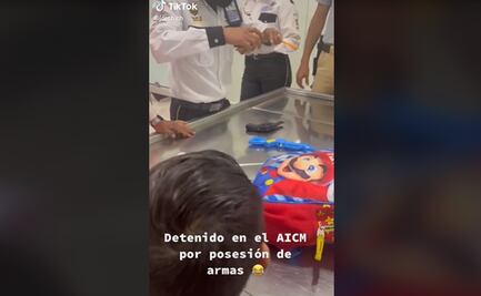 Por llevar armas de juguete, detienen en el AICM a niño que viajaba con su familia a Oaxaca