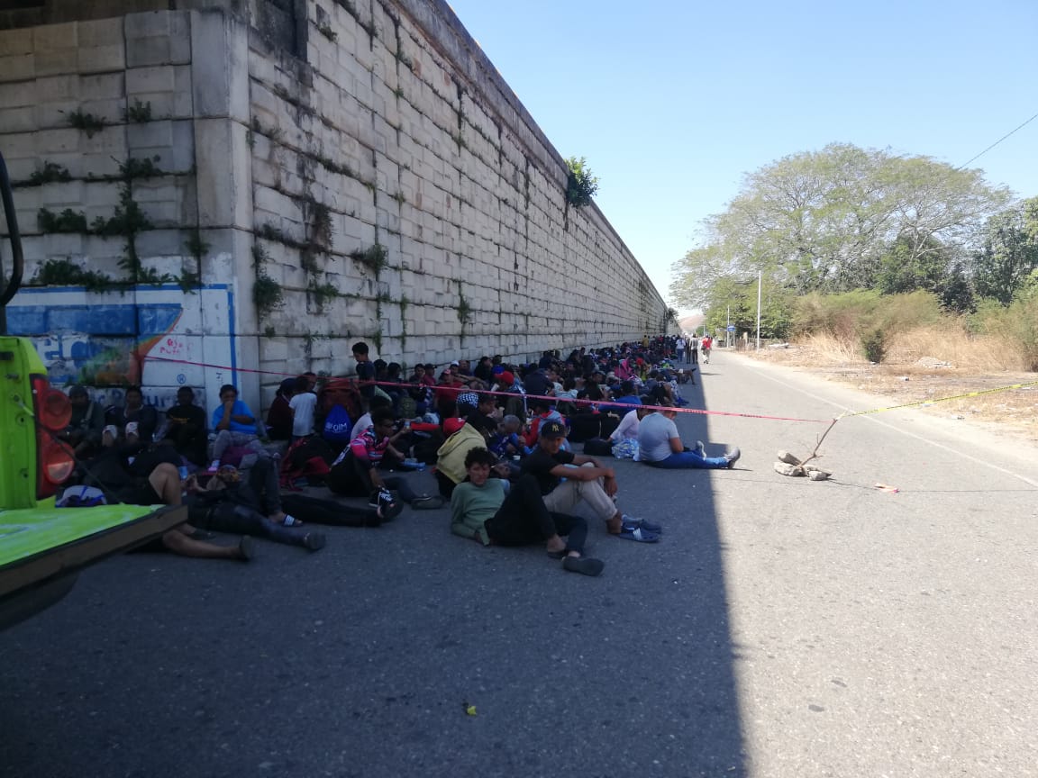 Otra vez niegan ingreso en Niltepec a 700 migrantes que cruzan Oaxaca. Foto: Especial