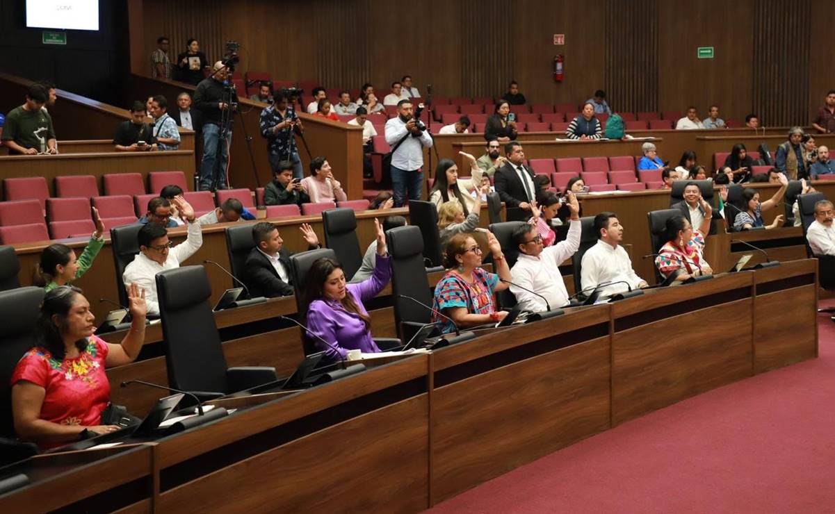 Congreso de Oaxaca avala adelantar la consulta de revocación de mandato