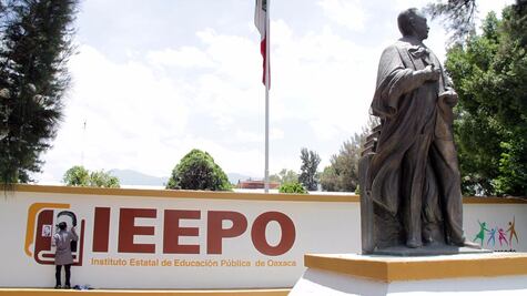 Funcionarios del IEEPO usan vehículos oficiales para fines privados