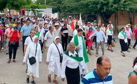 Campesinos de Niltepec, Oaxaca, realizan procesión para pedir lluvia que salve sus cultivos