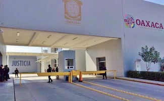 Mujer policía de Oaxaca acusa que sufrió tortura durante capacitación; la golpeaban con una tabla