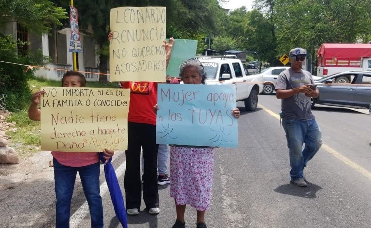 Bloquean carretera en la Mixteca, exigen licencia del edil de San Marcos Arteaga; es acusado de abuso sexual