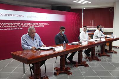 Firman Oaxaca y Veracruz plan de distribución de inversiones por Interoceánico en el Istmo