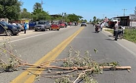 Campesinos del Istmo de Tehuantepec bloquean la carrerera Transístmica por falta de agua para sus cultivos