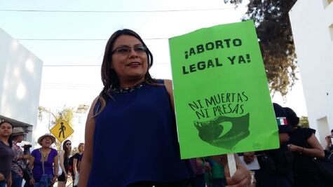 ¡Aborto legal ya!, demandan en Oaxaca durante marcha del 8M