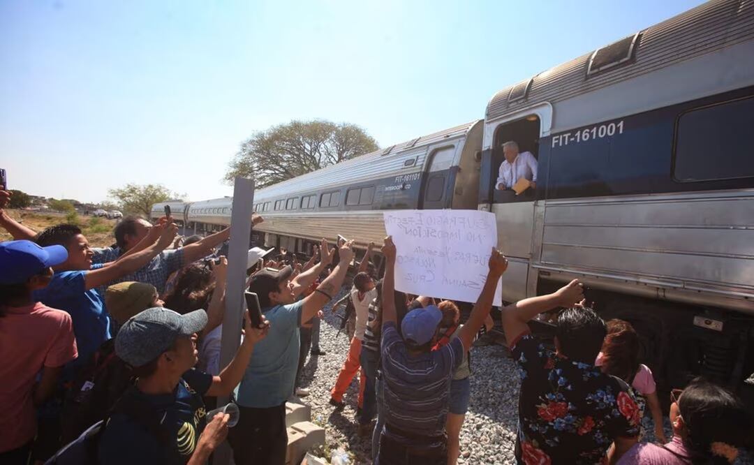 Así fue el arranque del Tren Transístmico en Oaxaca y el corte del listón inaugural por AMLO. Foto: Edwin Hernández